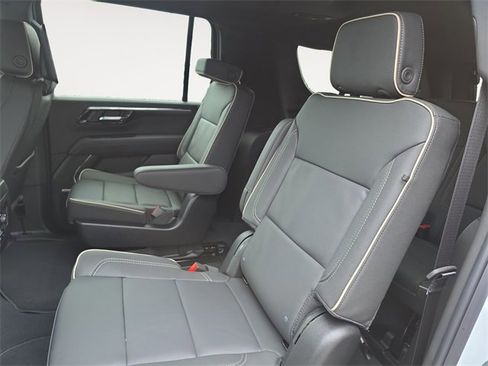 New 2026 Chevrolet Suburban Premier image 13