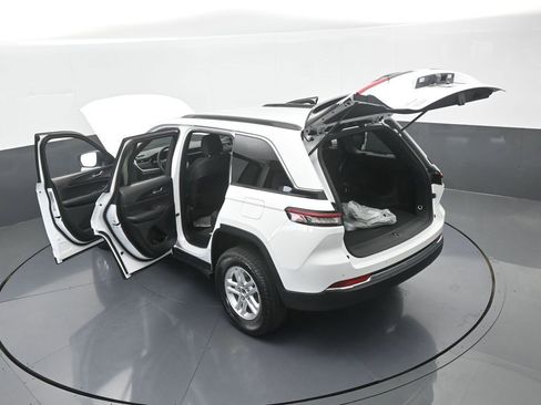 Used 2025 Jeep Grand Cherokee Laredo image 58