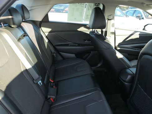 Used 2022 Hyundai Elantra Limited w/ Preferred Accessory Package image 22