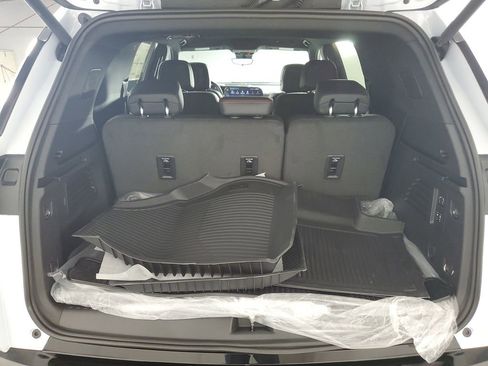 New 2026 Chevrolet Traverse RS w/ LPO, Floor Liner Package FWD image 33