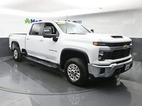 Used 2025 Chevrolet Silverado 2500 LT w/ Convenience Package AWD/4WD image 2