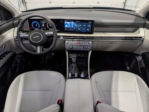 Used 2025 Hyundai Tucson SE image 11