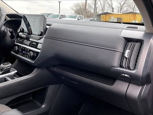 Used 2024 Nissan Pathfinder SL w/ SL Premium Package FWD image 21
