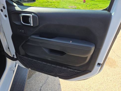 Used 2019 Jeep Wrangler Unlimited Sahara w/ Safety Group AWD/4WD image 7