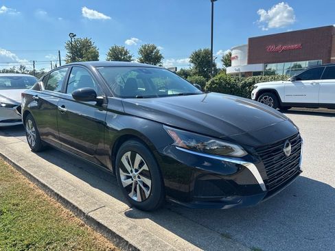 Used 2023 Nissan Altima 2.5 S FWD image 2
