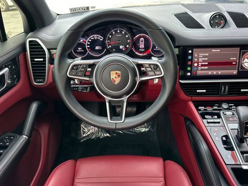 Certified 2023 Porsche Cayenne Platinum Edition image 14