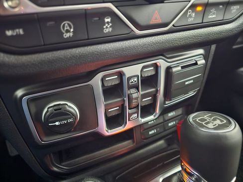 New 2026 Jeep Gladiator Sport AWD/4WD image 28