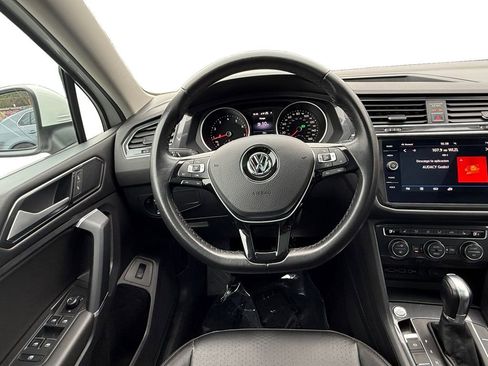 Used 2018 Volkswagen Tiguan SEL AWD/4WD image 12