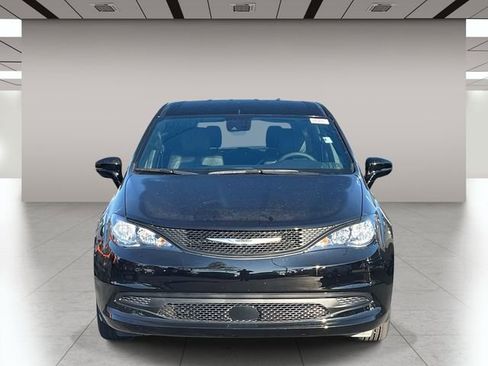 New 2026 Chrysler Voyager LX image 9