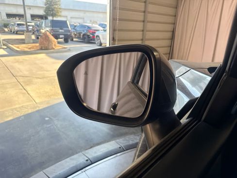 Used 2024 Nissan Rogue SV FWD image 17