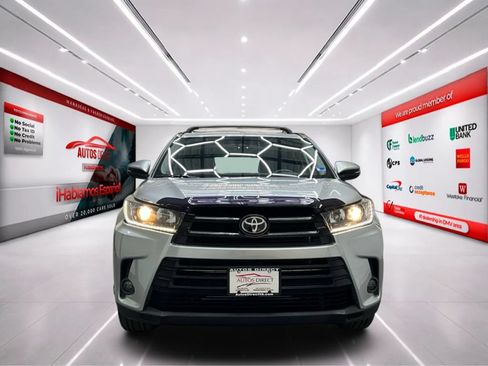 Used 2019 Toyota Highlander SE AWD/4WD image 2