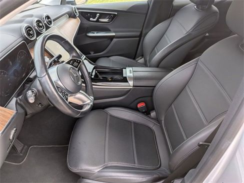 Used 2024 Mercedes-Benz GLC 300 4MATIC image 13