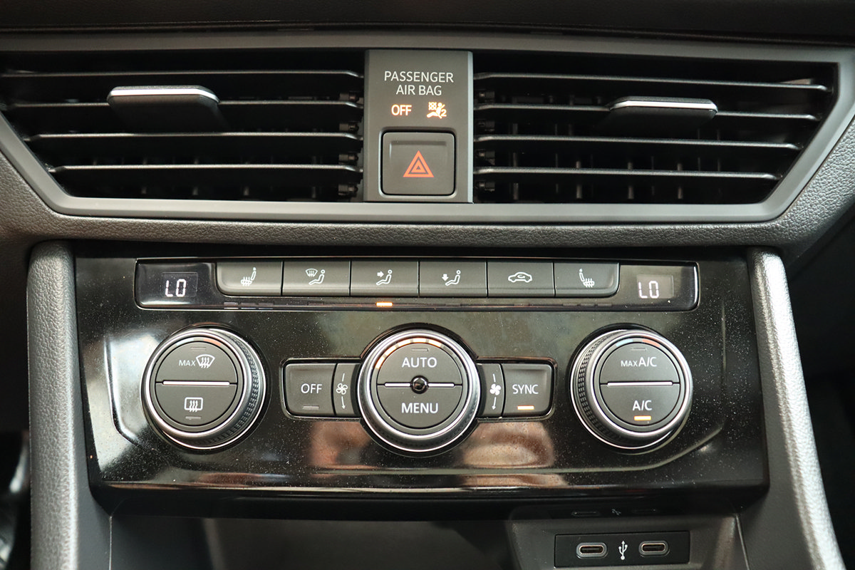 Used 2022 Volkswagen Jetta SE FWD image 32
