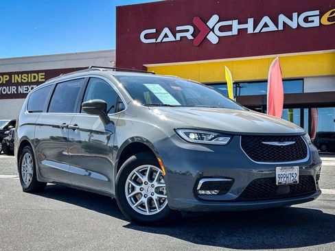 Used 2022 Chrysler Pacifica Touring-L FWD image 1