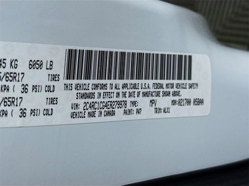 Used 2014 Chrysler Town & Country Touring-L w/ Driver Convenience Group image 38