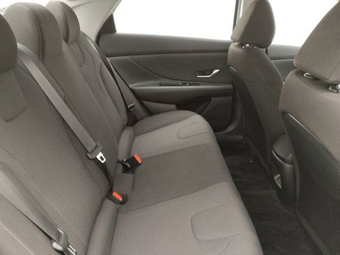 Used 2024 Hyundai Elantra SE FWD image 19
