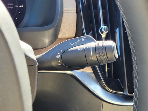 Certified 2025 Volvo XC90 T8 Plus image 18