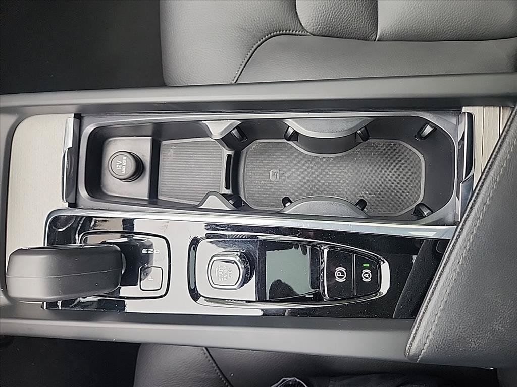 Certified 2025 Volvo XC60 B5 Plus w/ Climate Package AWD/4WD image 22