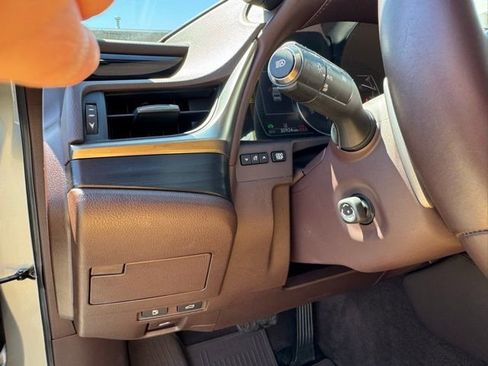 Used 2021 Lexus ES 300h w/ Premium Package FWD image 25