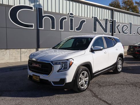 Used 2024 GMC Terrain SLE image 1