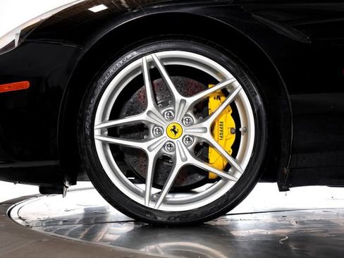 Used 2016 Ferrari California T RWD image 17