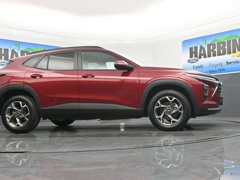 Used 2025 Chevrolet Trax LT w/ LT Convenience Package image 23