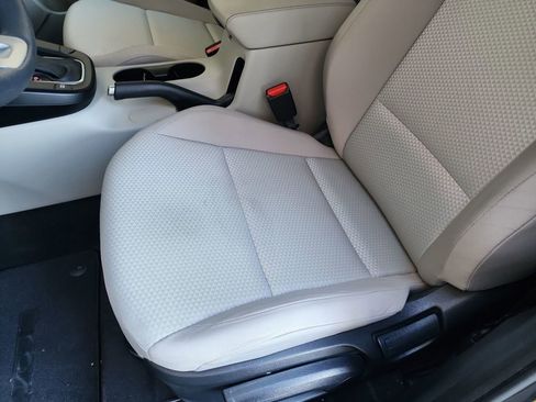 Used 2022 Kia Soul LX image 16