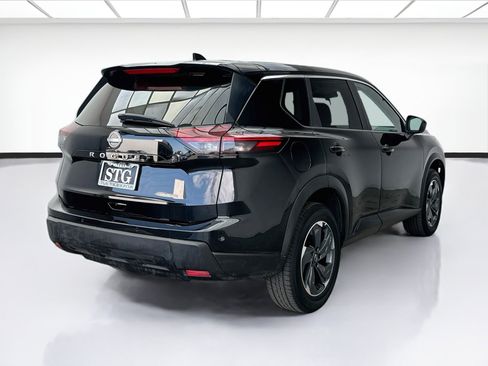 Used 2025 Nissan Rogue SV FWD image 4