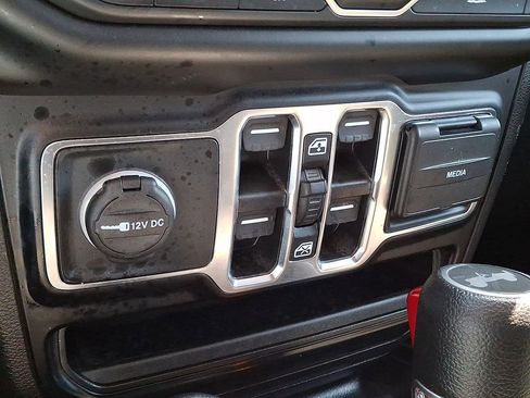 Used 2022 Jeep Wrangler Unlimited Sport AWD/4WD image 23