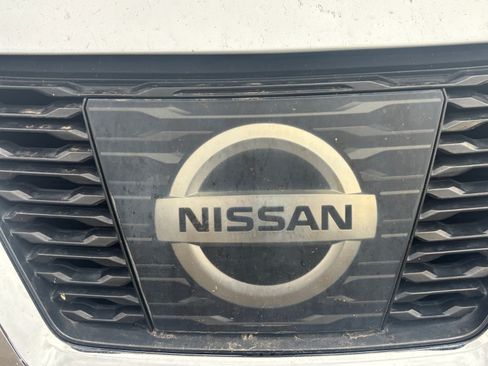 Used 2017 Nissan Rogue SV w/ SV Premium Package FWD image 9