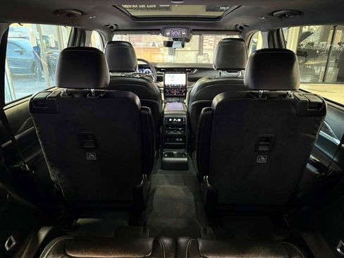 Used 2024 Jeep Grand Cherokee L Limited w/ Luxury Tech Group II AWD/4WD image 56