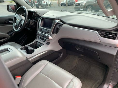 Used 2015 Chevrolet Suburban LT RWD image 17