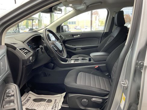Used 2022 Ford Edge SE w/ Black Appearance Package image 9