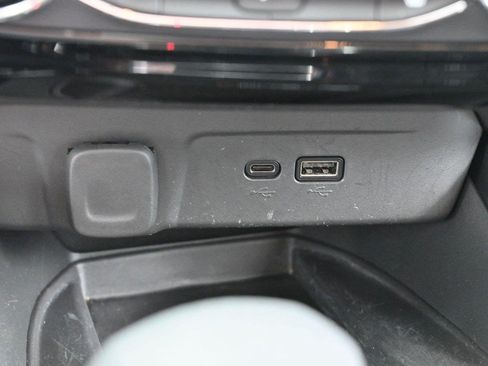 Used 2024 Chevrolet Trax LT w/ Sunroof Package FWD image 23