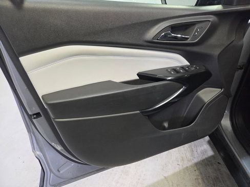 Used 2025 Chevrolet Trax LT w/ LT Convenience Package FWD image 16