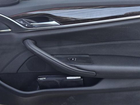 Used 2018 BMW 530i w/ Premium Package image 8