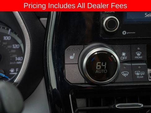 Used 2021 Toyota Highlander XLE FWD image 17