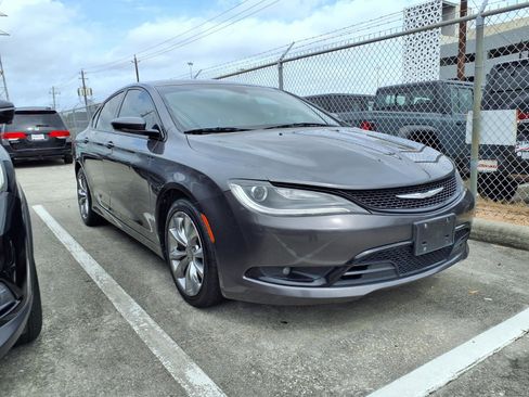Used 2015 Chrysler 200 S FWD image 2