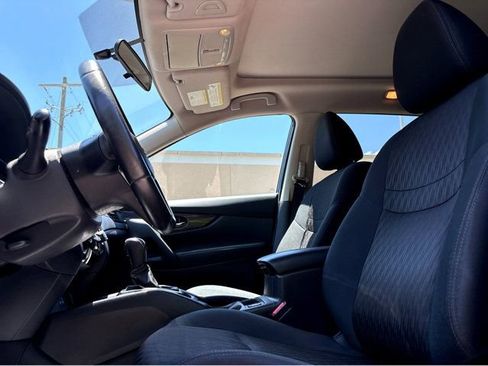 Used 2018 Nissan Rogue SV AWD/4WD image 6