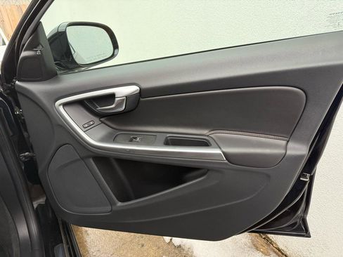 Used 2018 Volvo V60 T5 Cross Country w/ Convenience Package image 33