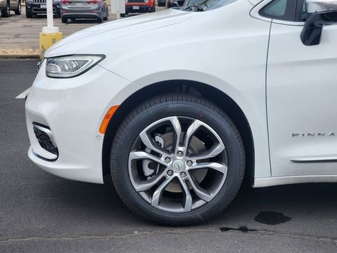 New 2026 Chrysler Pacifica Pinnacle AWD/4WD image 8