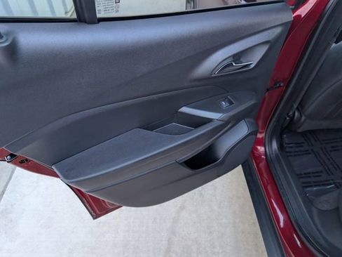 Used 2025 Chevrolet Trax LT w/ LT Convenience Package image 20