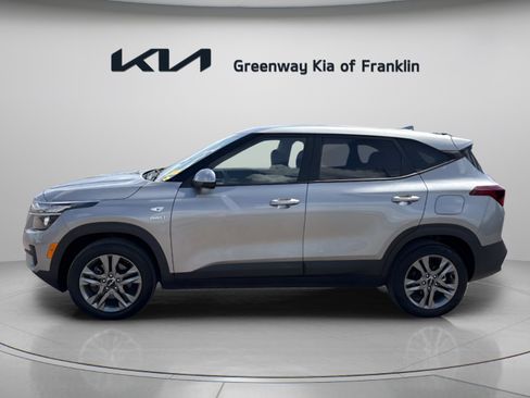 Used 2023 Kia Seltos LX AWD/4WD image 4
