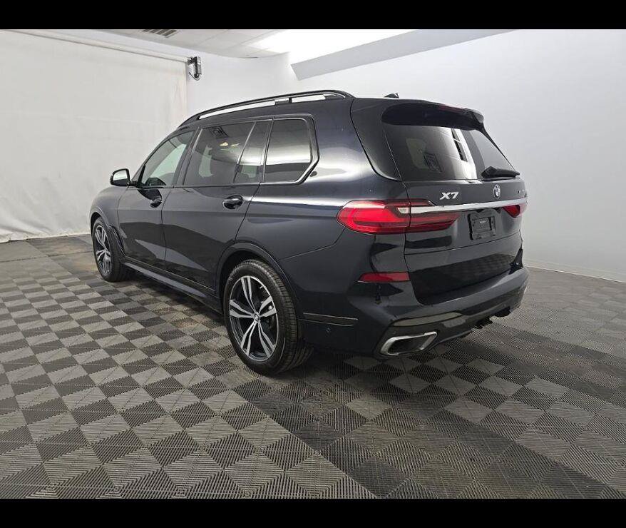 Used 2021 BMW X7 xDrive40i w/ M Sport Package AWD/4WD image 11