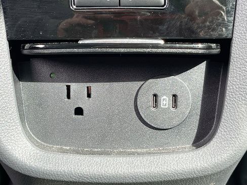 Used 2023 Lincoln Nautilus Reserve w/ Luxury Package image 27