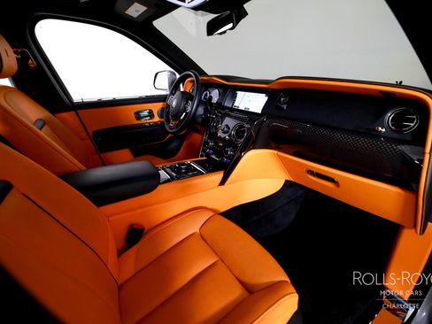 Certified 2024 Rolls-Royce Cullinan Black Badge image 37