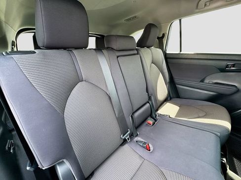 Used 2023 Toyota Highlander L AWD/4WD image 32
