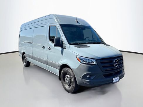 Used 2024 Mercedes-Benz Sprinter 2500 image 3