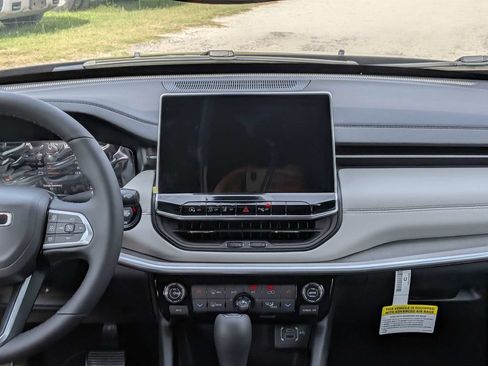 New 2026 Jeep Compass Limited w/ Sun, Sound & Navigation Group AWD/4WD image 17