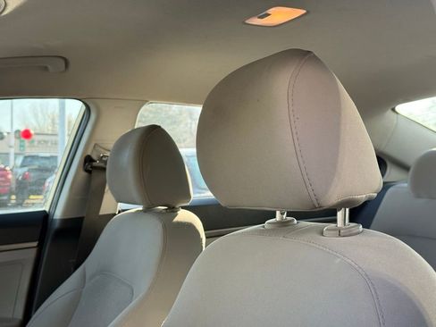 Used 2017 Hyundai Elantra SE image 11